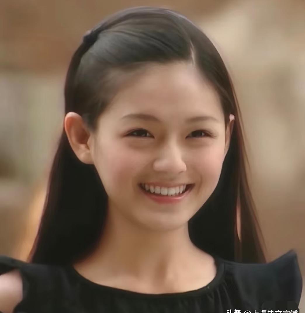 别再对着屏幕哭坟了，你前脚刚流完泪，后脚流量就进了别人的口袋。
一个热搜，一篇A