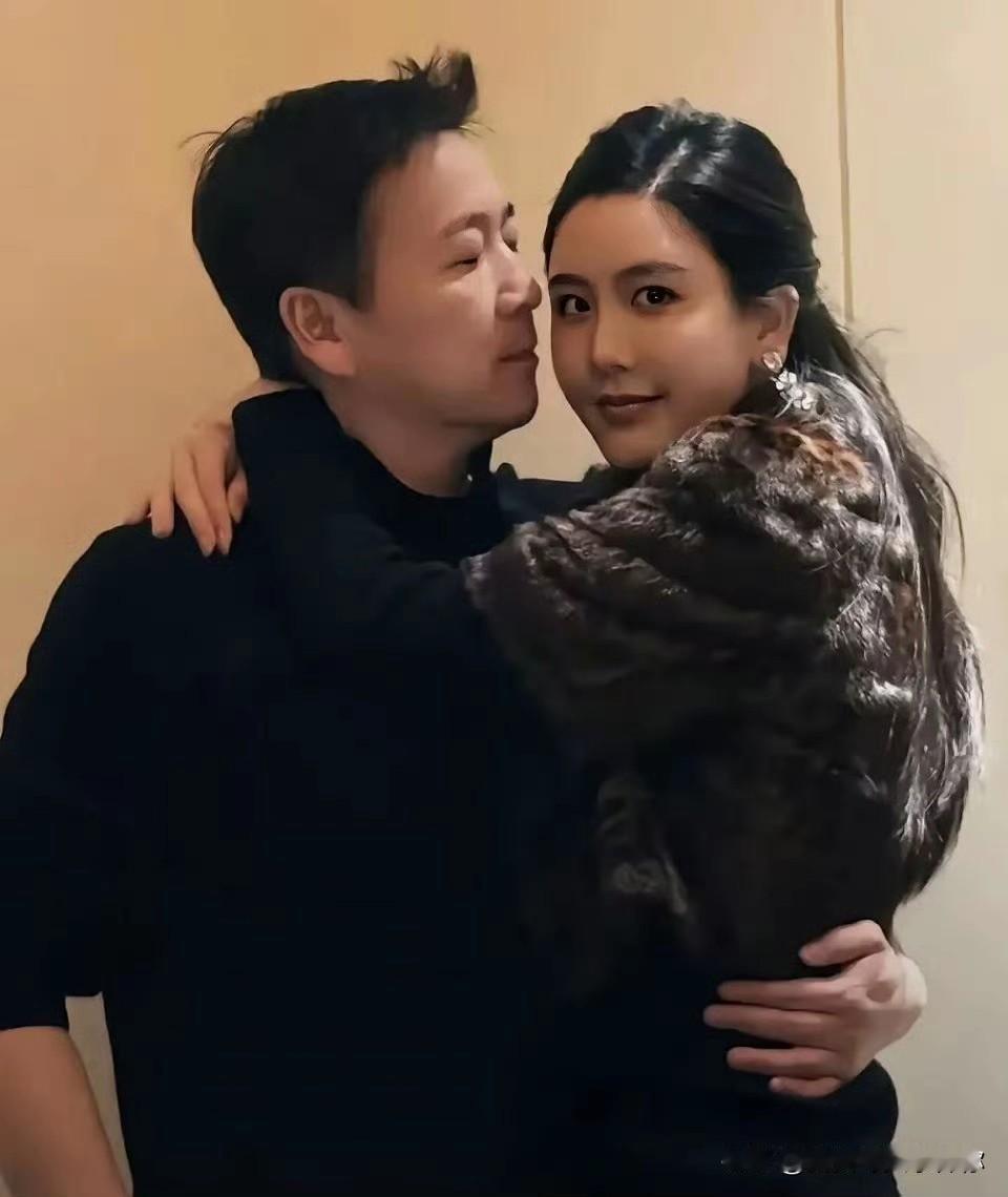 自找难堪！

楚玲本想看杨钰莹的笑话，
结果自己成了全网的笑料。

她在直播间里
