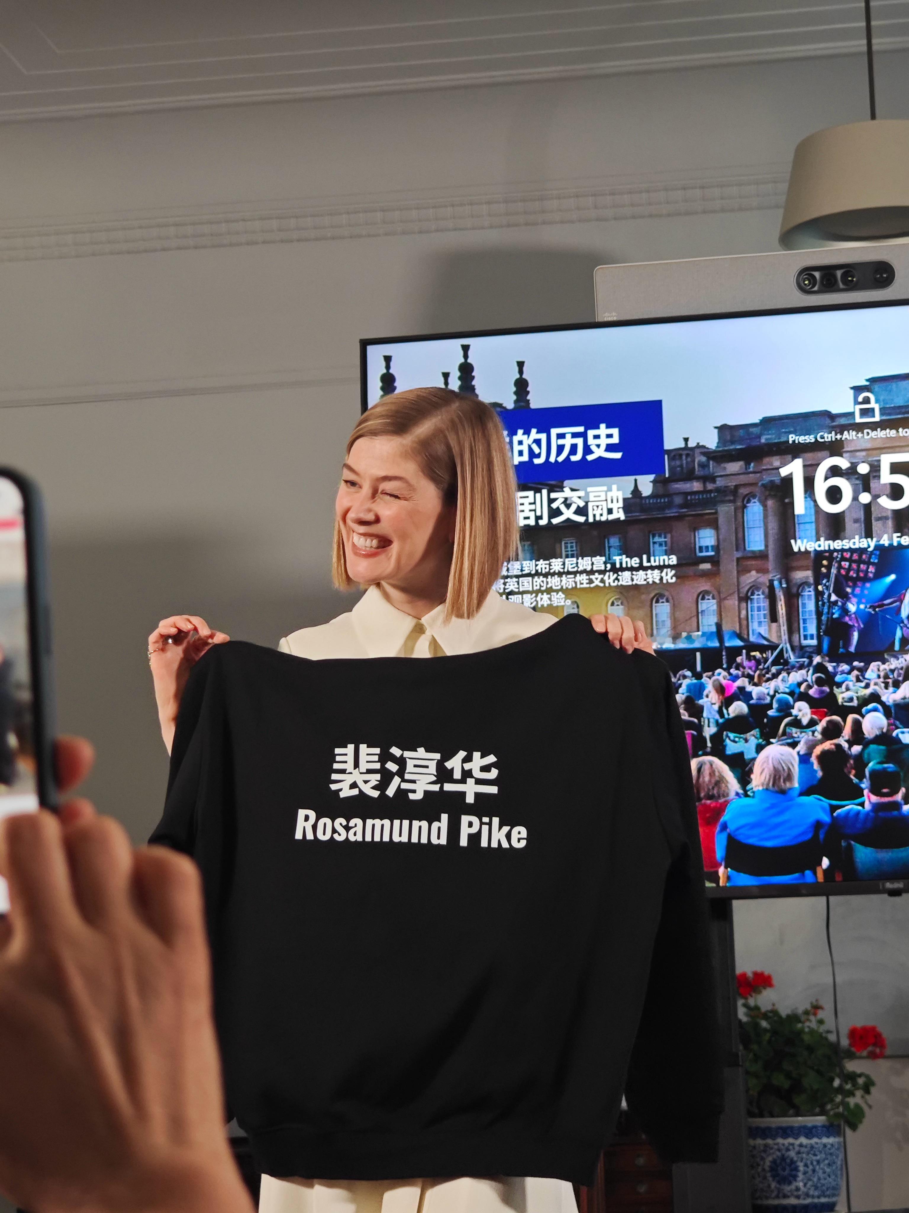 英国舞台季印象中的裴淳华还是《消失的爱人》里的艾米，如今她用一场教科书级的近乎独