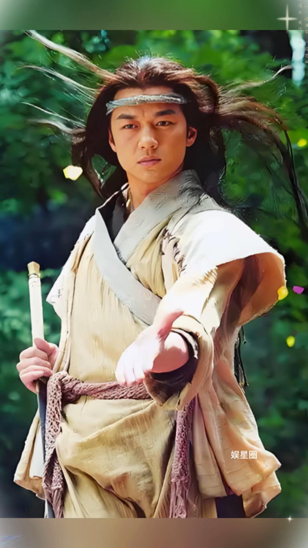八版《笑傲江湖》，谁才是最贴令狐冲与任盈盈呢？
周润发＆陈秀珠84版
梁家仁＆刘
