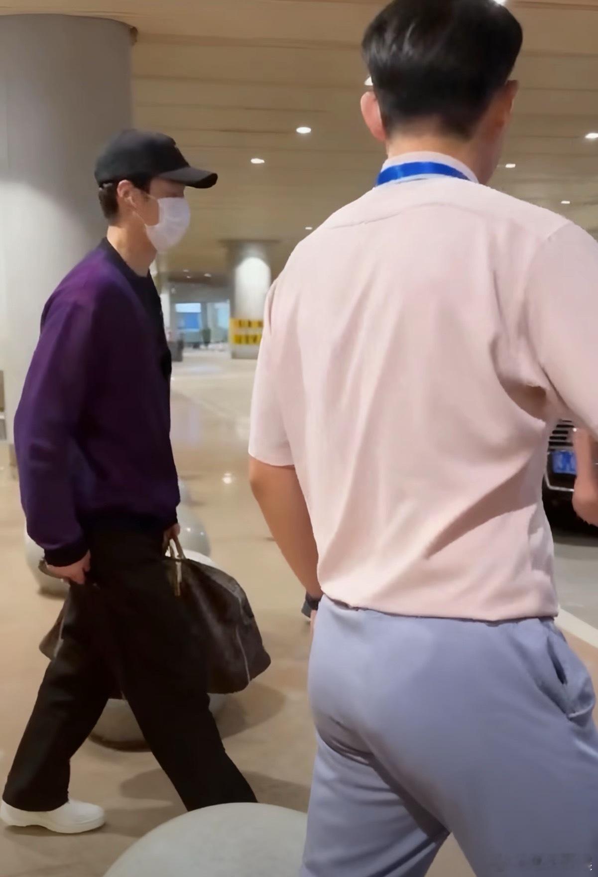 张艺兴派车接吴世勋吴世勋真去张艺兴演唱会了果然吴世勋才是张艺兴最爱的弟弟，我最爱
