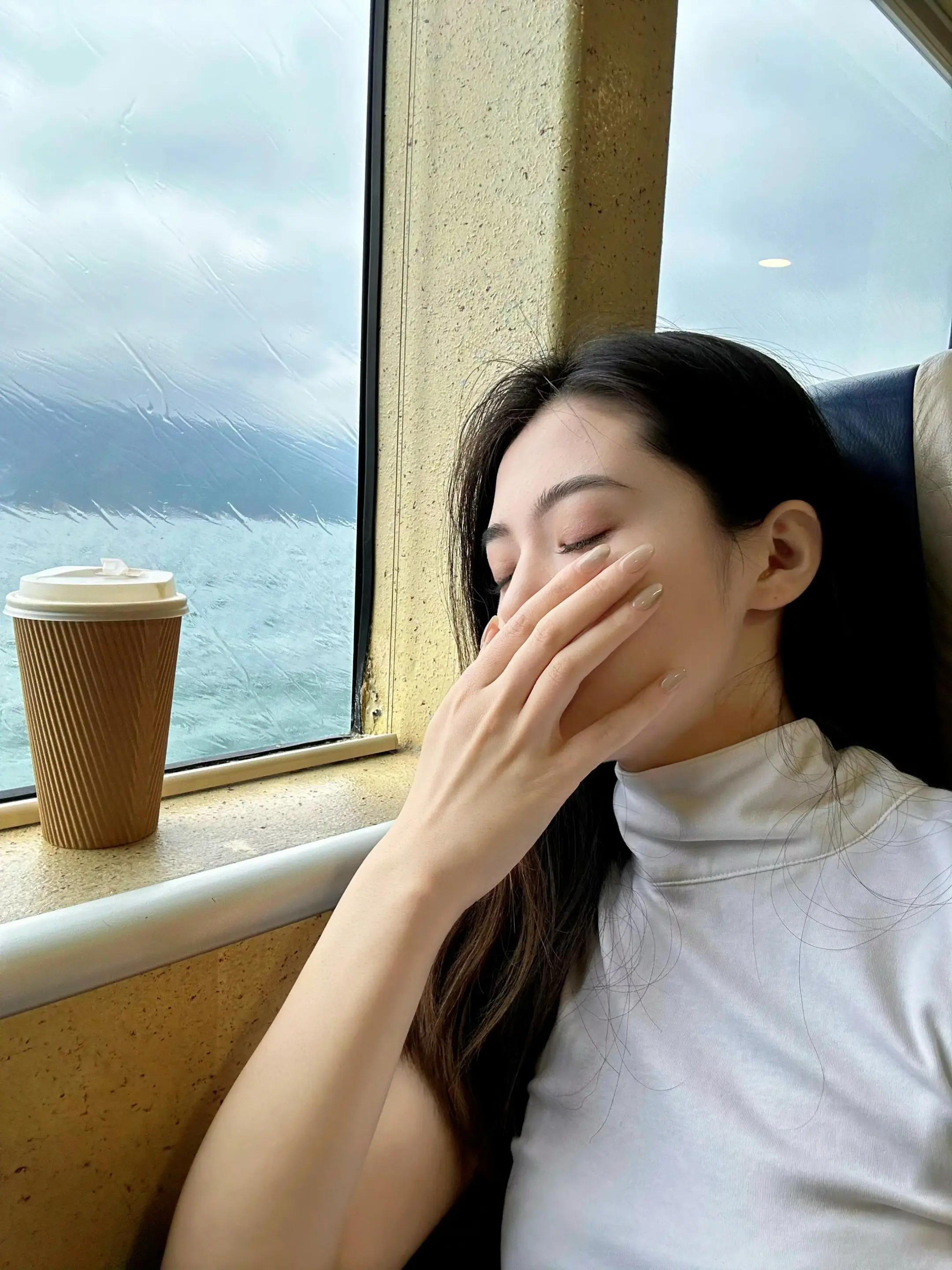 我可以不幸福 可以只是平静 甚至有一点悲伤 都可以 但我真的不想再受伤害了.
