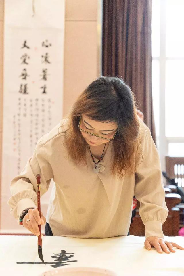 上联：挥毫瞬间有妙句；
下联？？