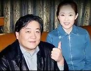 刘斌陪女儿去美国办证件，无意间撞破了妻子王丽君出轨的蛛丝马迹。回国后他悄悄调出车