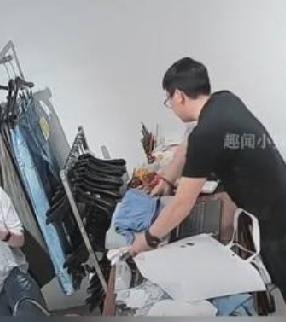 天津一服装店店主出差，就将服装店交给老公照看，本以为老公卖衣服是纯小白，没指望有