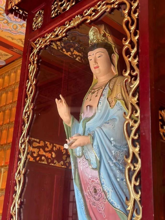 今日吉祥，贵人相助，平安无忧，师兄帮大家好运加持，贵人相助、平安顺遂，接福纳祥，