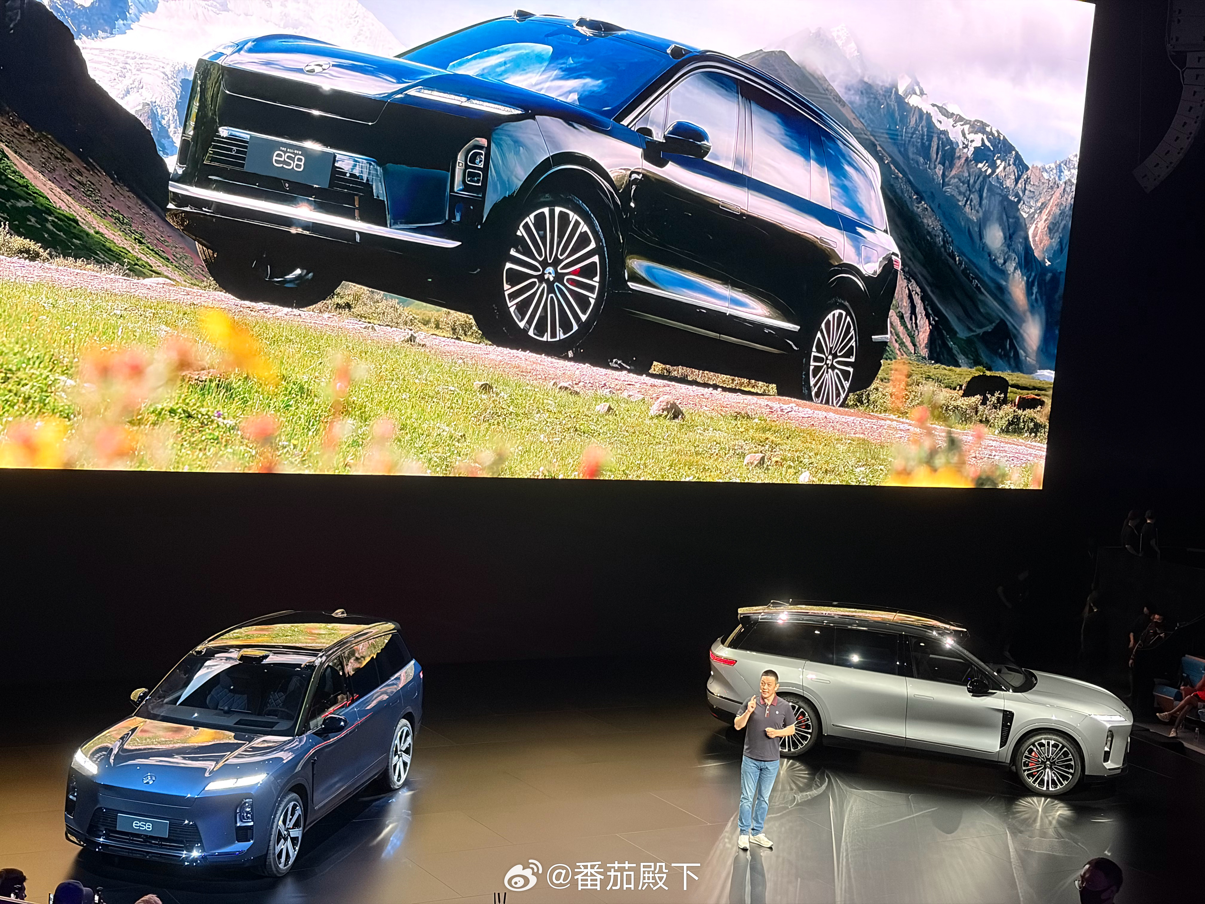蔚来ES8大五座版大五座版上市发布会，全球唯一完成三次迭代的智能电动汽车。 蔚来