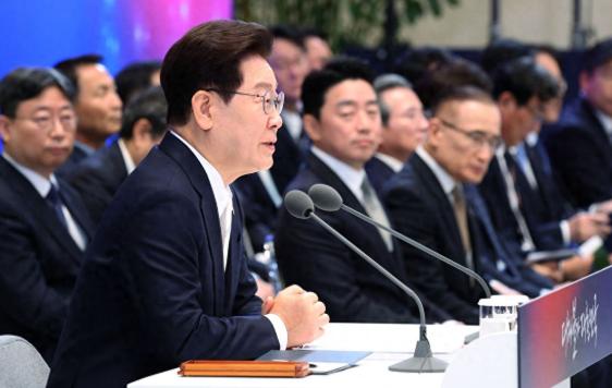 高市早苗的温泉外交落空了！外媒6月10日报道，韩国总统李在明在就职一周年记者会上