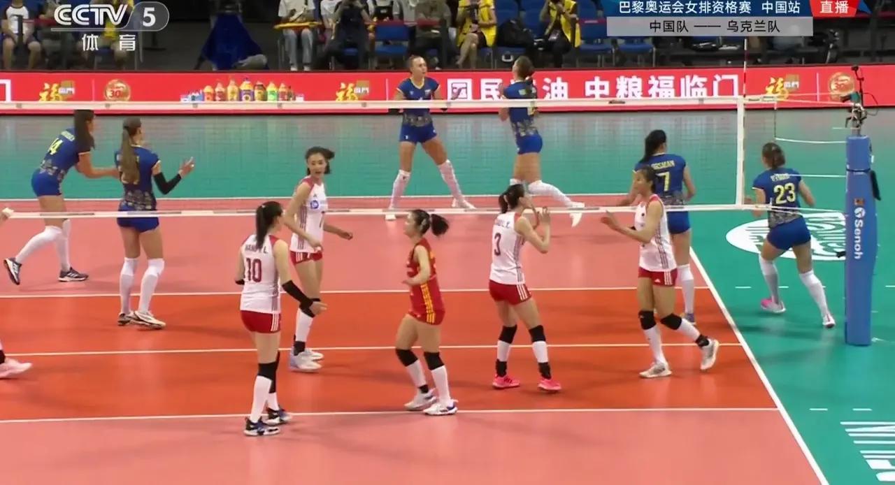 多米尼加女排3：1击败了塞尔维亚，中国女排还能第一时间进入巴黎奥运吗？

自从中