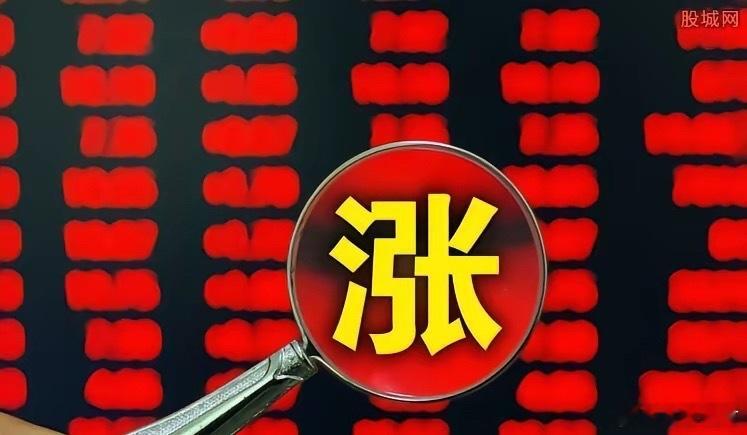 股票开始上涨的时候，首先要记得减仓。因为再好的股票，也不会一直涨。炒股十多年，发