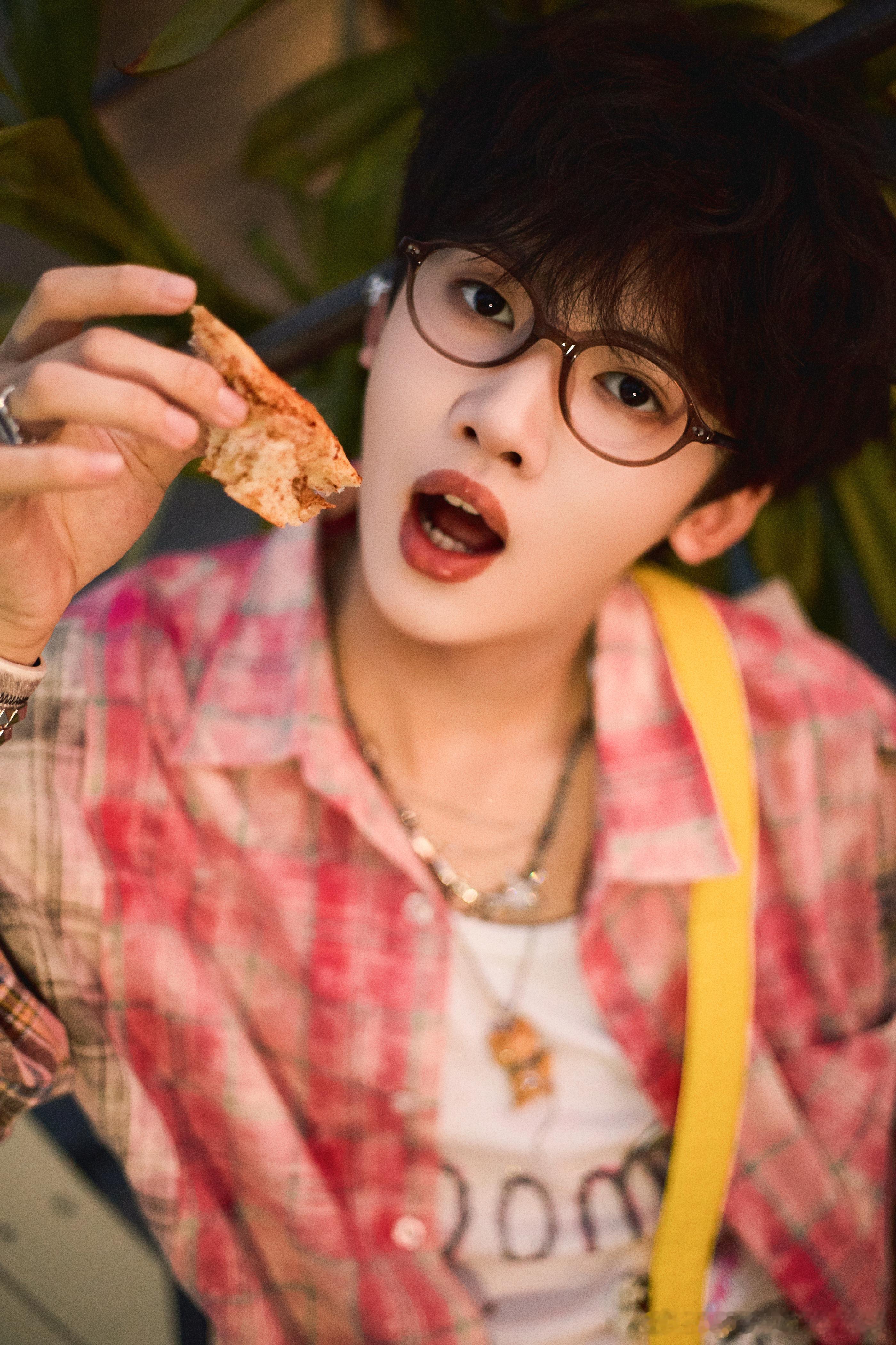 张奕然16岁生日发文张奕然16岁写真大片&发长文🎂✨今年对我来说意义也格外不同