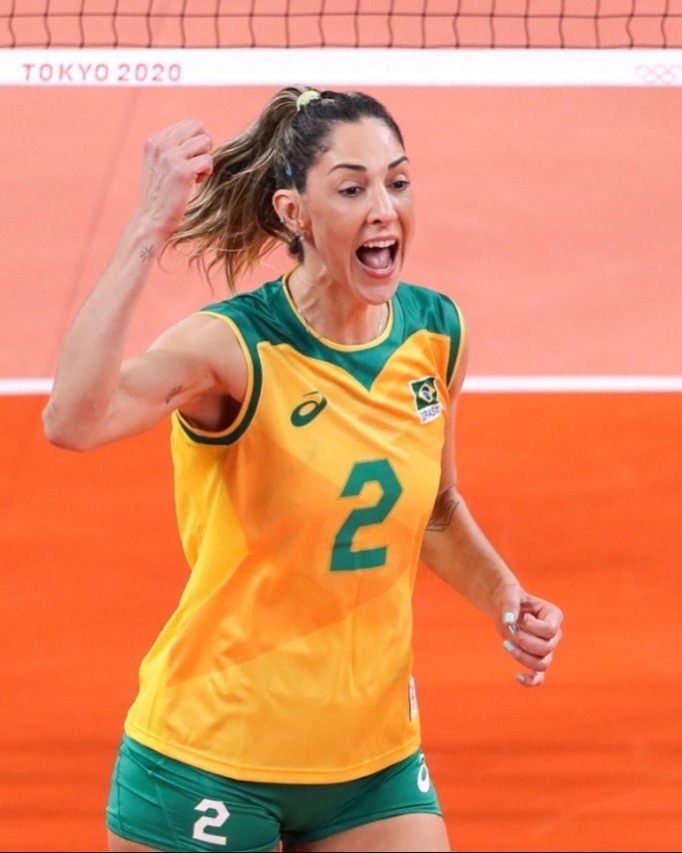 卡罗琳宣布退役！ 