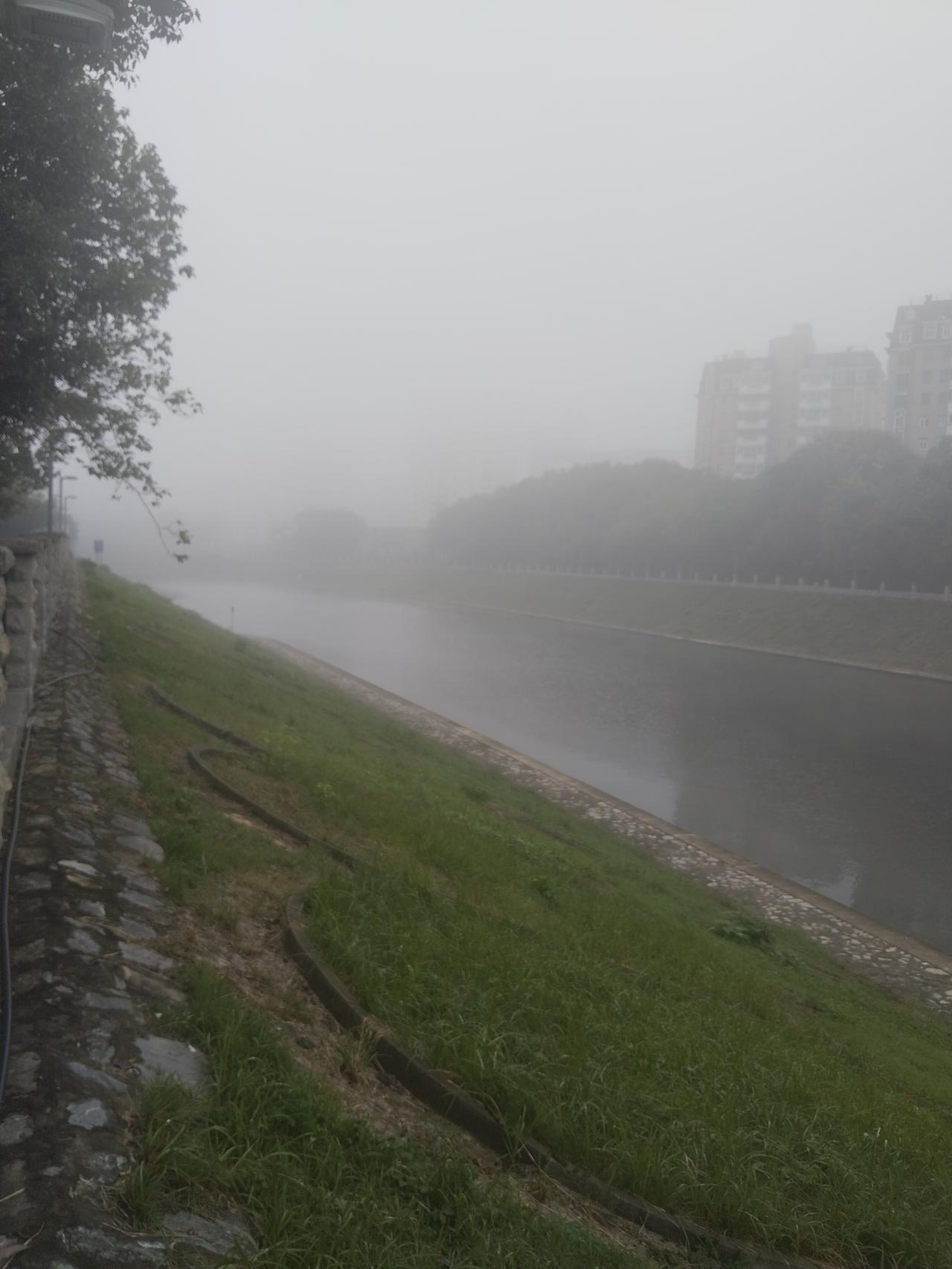 人间本色苦作乐  且看且想且蹒行  试问山川美何处 心中有景，处处景[赞]