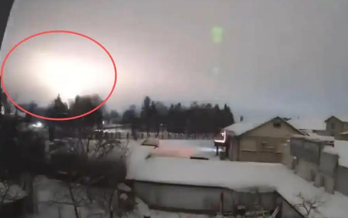 情况失控！榛树导弹击中利沃夫仅数小时，英法德三国领导人火速连线，捷克外长车厢里刚