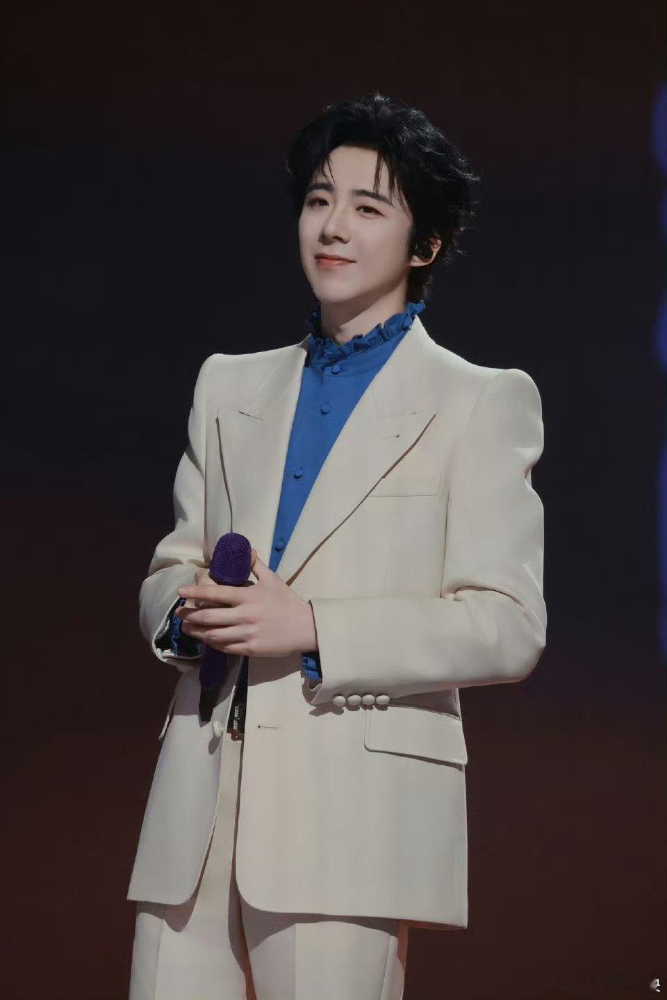 刘宇宁巡演第一步找粤语老乡救命！刘宇宁把巡演准备玩成美食番！边学粤语边打卡生蚝店