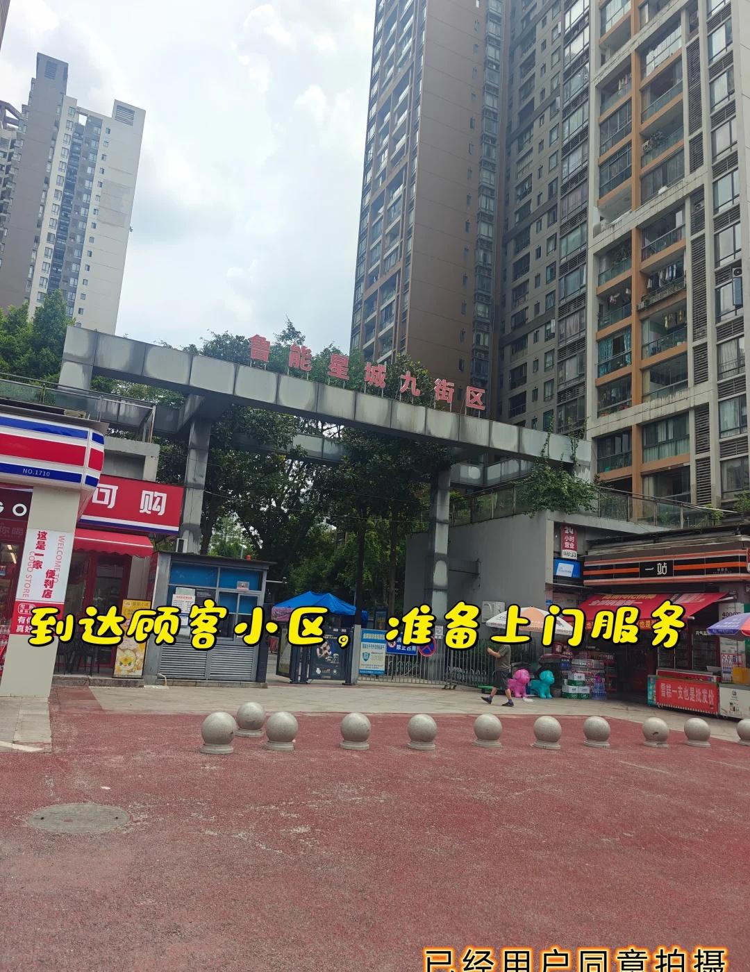 科沃斯售后上门排障
收到客户反映家里的机器人最近漏扫而且还不拖地，使用后清水箱里