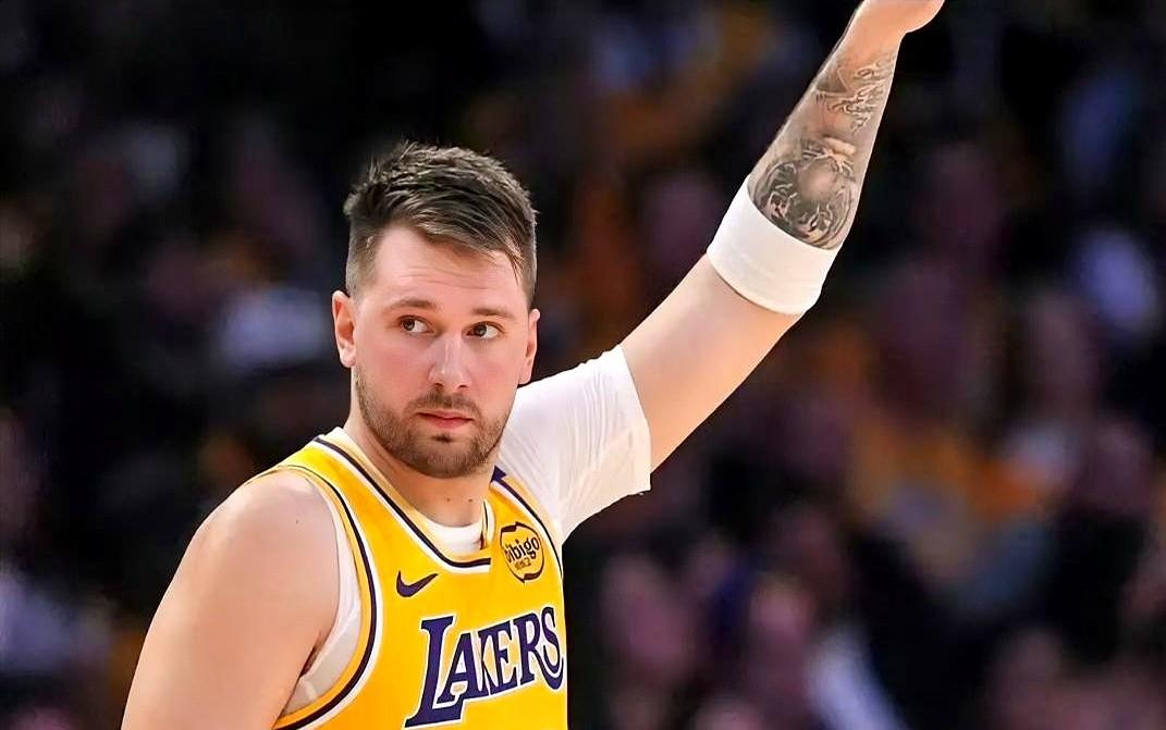 半场打完，湖人60-62落后独行侠，比分咬得很紧。但要问湖人这边谁打得最好，这数