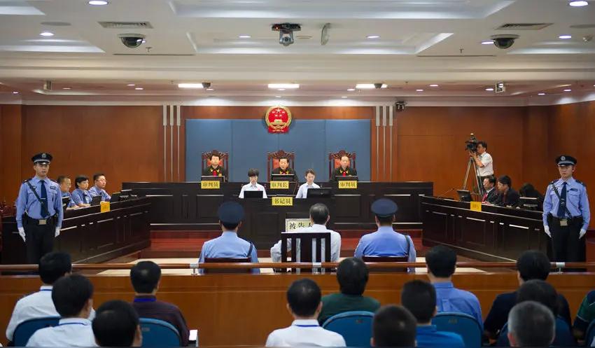 贪污一个亿，就应该死刑！法律条款制定必须清晰明了
 
法治立国，首在法条严明、尺