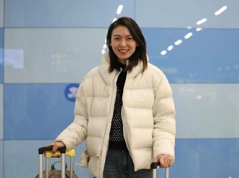 最美缪伊雯到达哈萨克斯坦机场！下周将参加下周开始的女排世俱杯比赛！

今天四川女