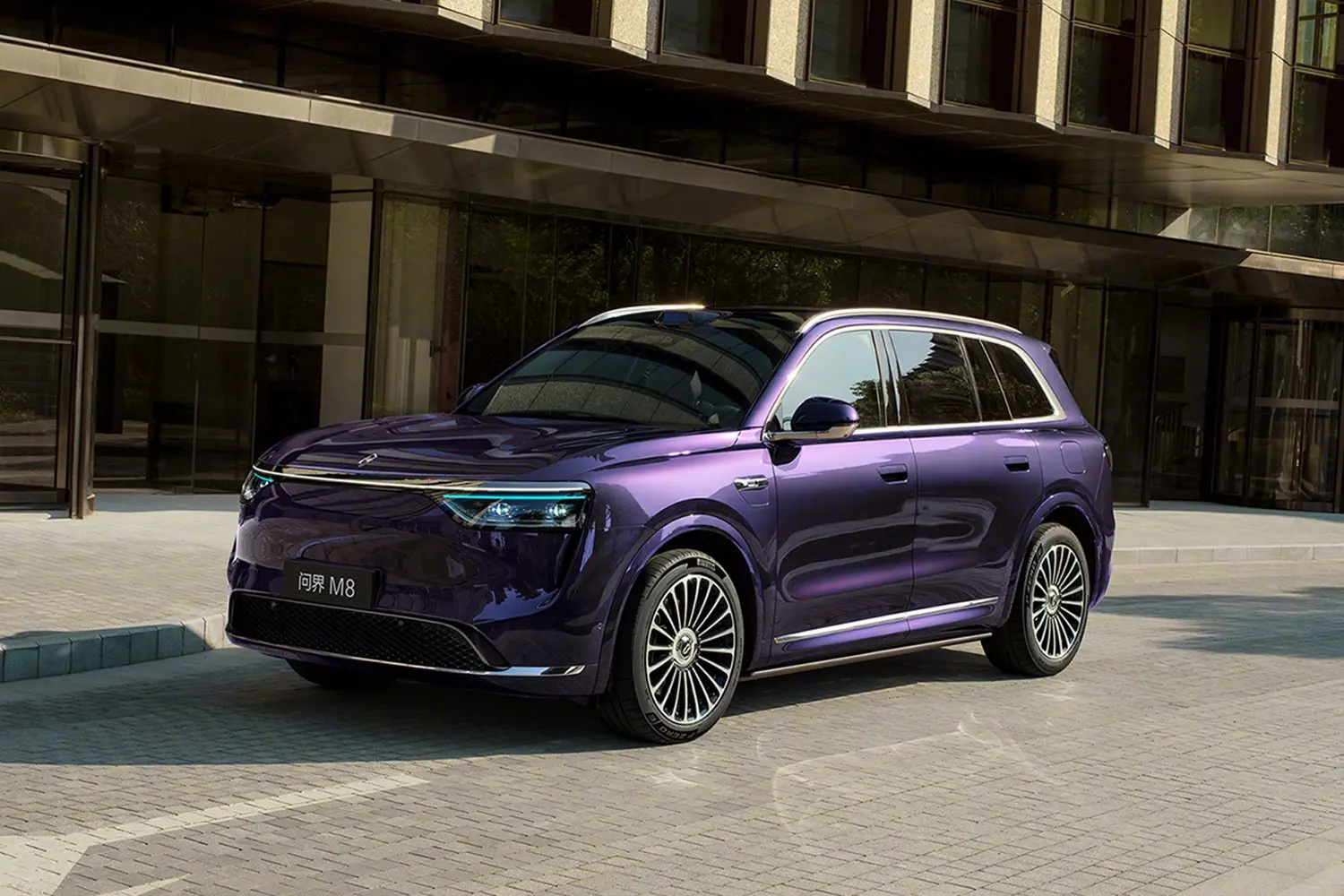 作为家用SUV，问界M8越用越让人觉得省心踏实🚗鸿蒙智行的智能体验很贴近日常，