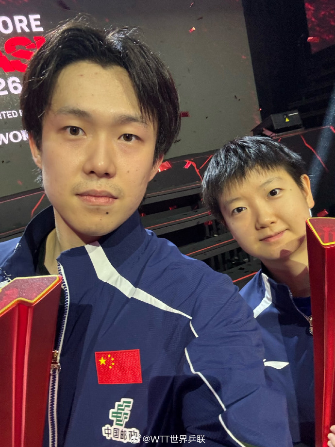 【#新加坡大满贯男女单冠军自拍# 】#新加坡大满贯王楚钦孙颖莎冠军自拍# WTT