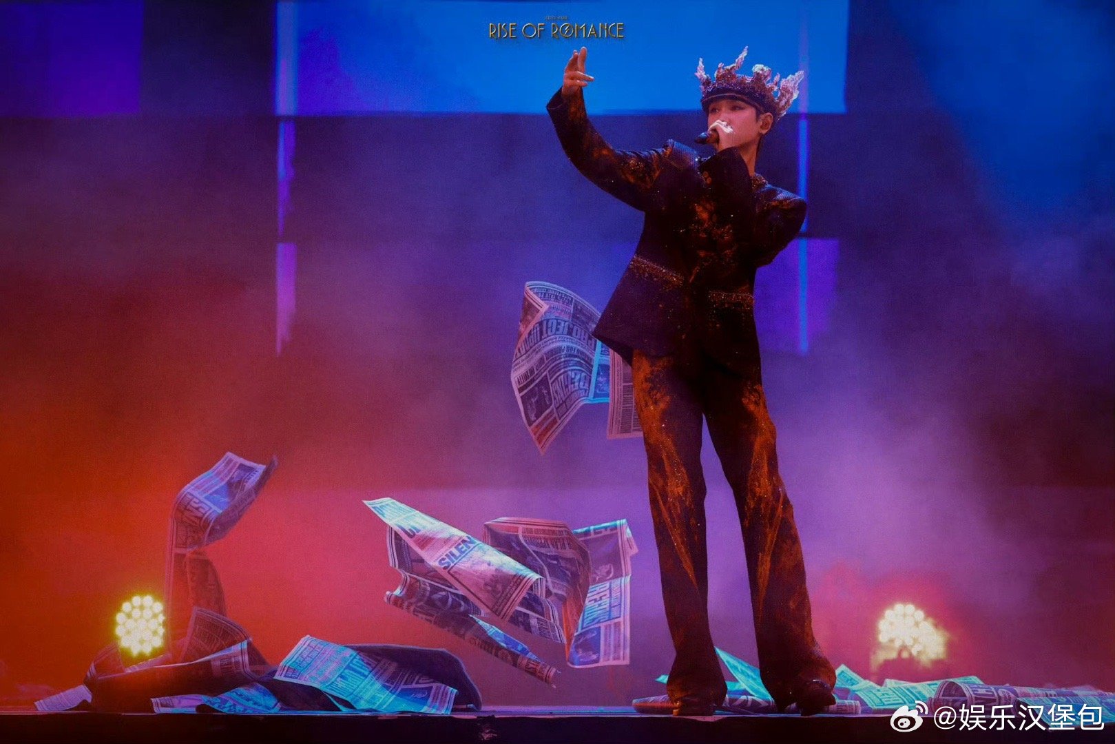 NBA现场放汪苏泷像晴天像雨天汪苏泷去看NBA 汪苏泷去看NBA已经够惊喜了，结