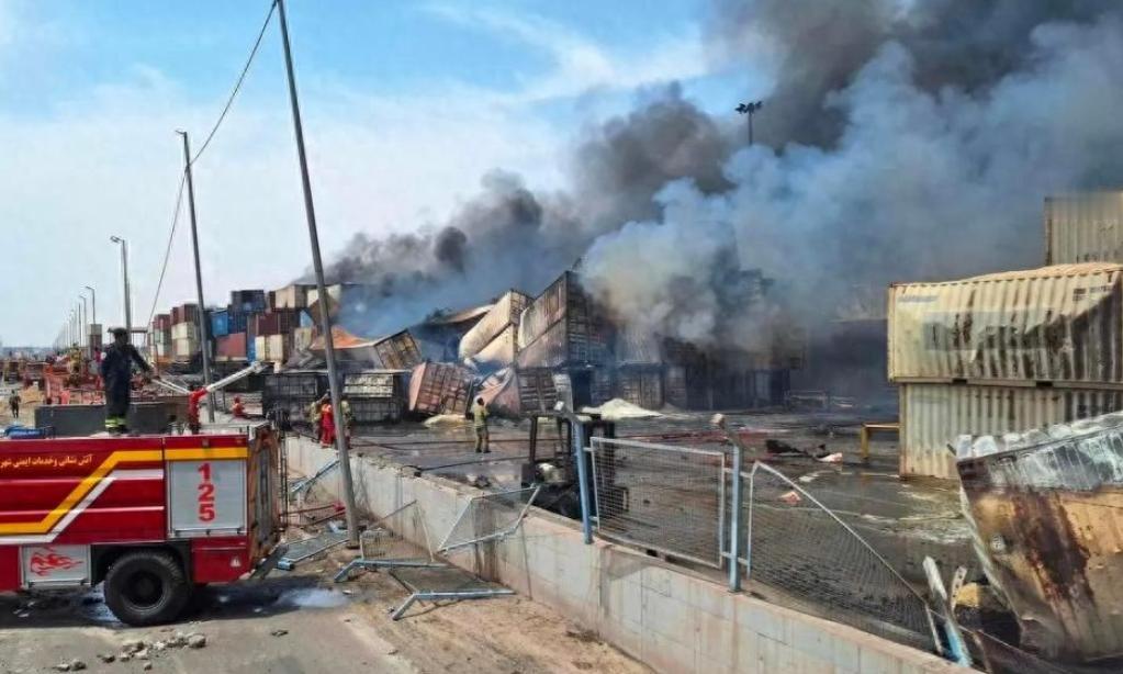 战火再起！多地传出爆炸声，美军袭击油轮并空袭沿海地区，但美军的3艘驱逐舰在遭到伊