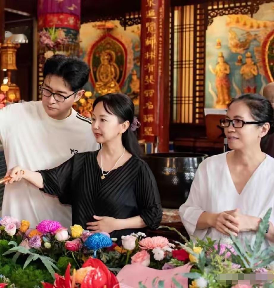 黄安，这些年真是越来越年轻。