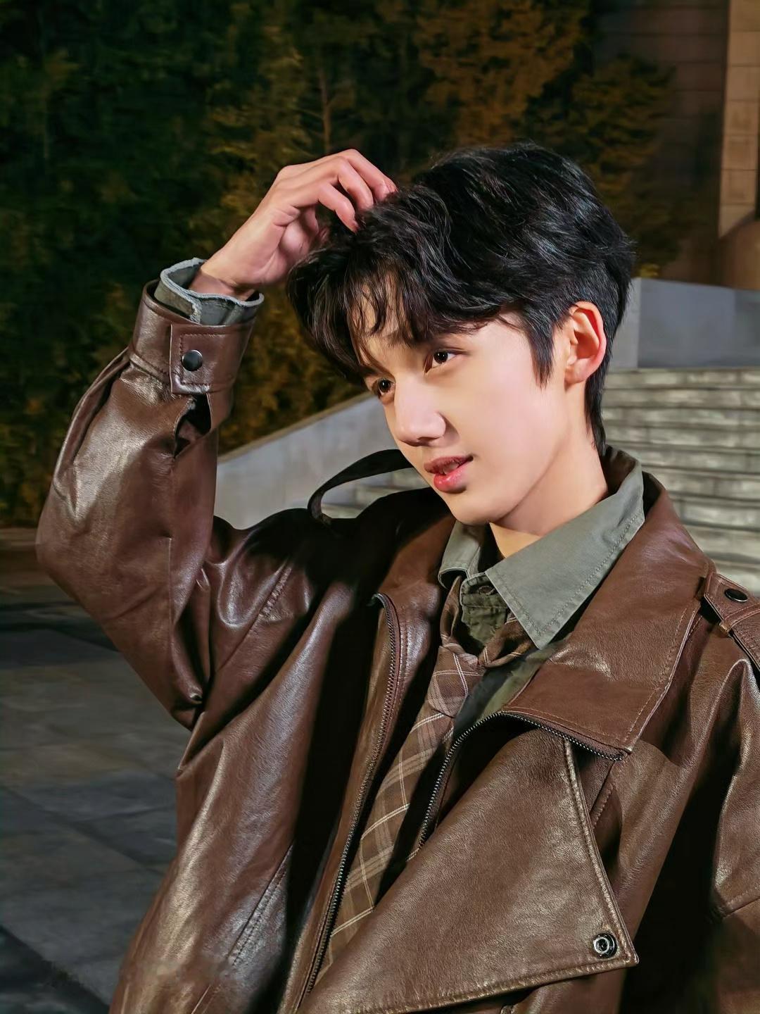 新年和荣耀500一起舞摆一起Live荣耀500荣耀500系列走进校园，用2亿人像