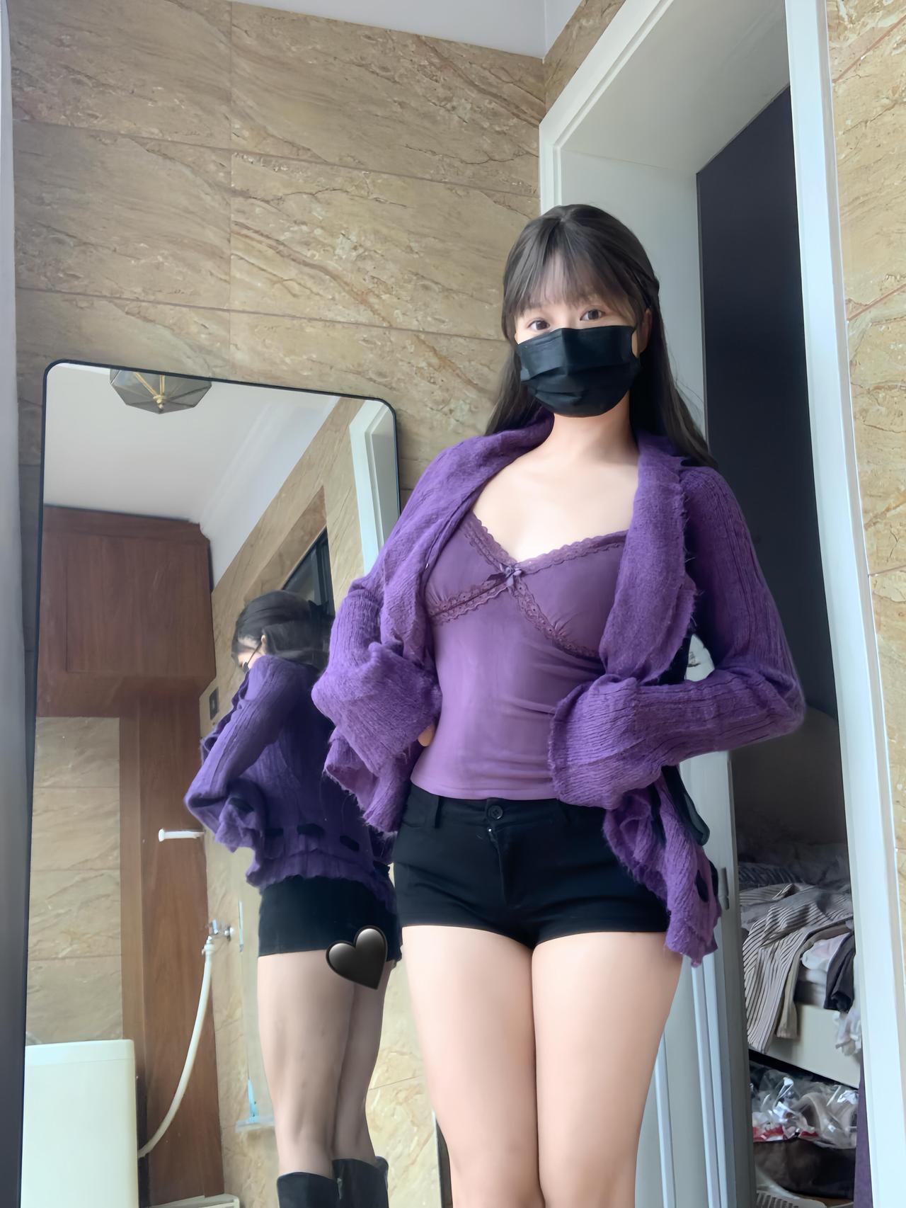 秋冬服饰焕新季 紫色毛绒外套+黑色短裤，时尚又保暖的穿搭！💕