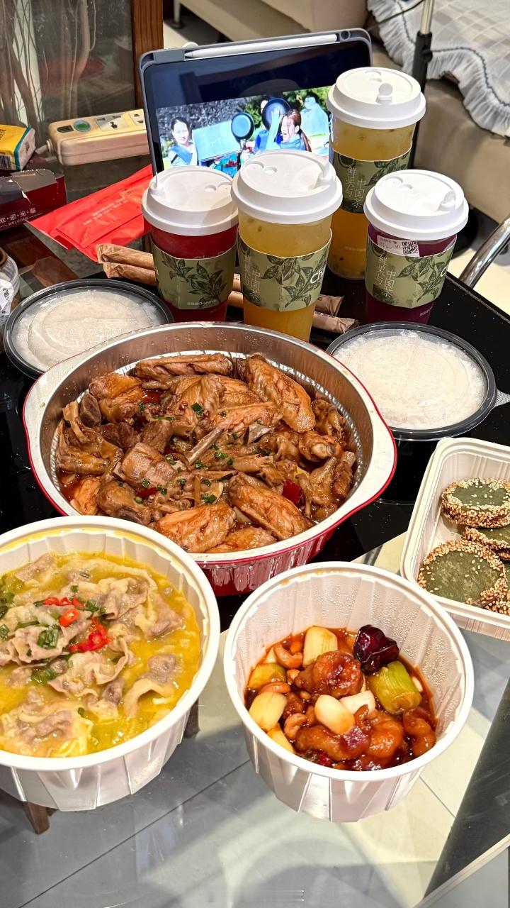 小伙伴们快来薅千问羊毛，可以点外卖、点盒马了，参与活动就可以领取25元红包。在评