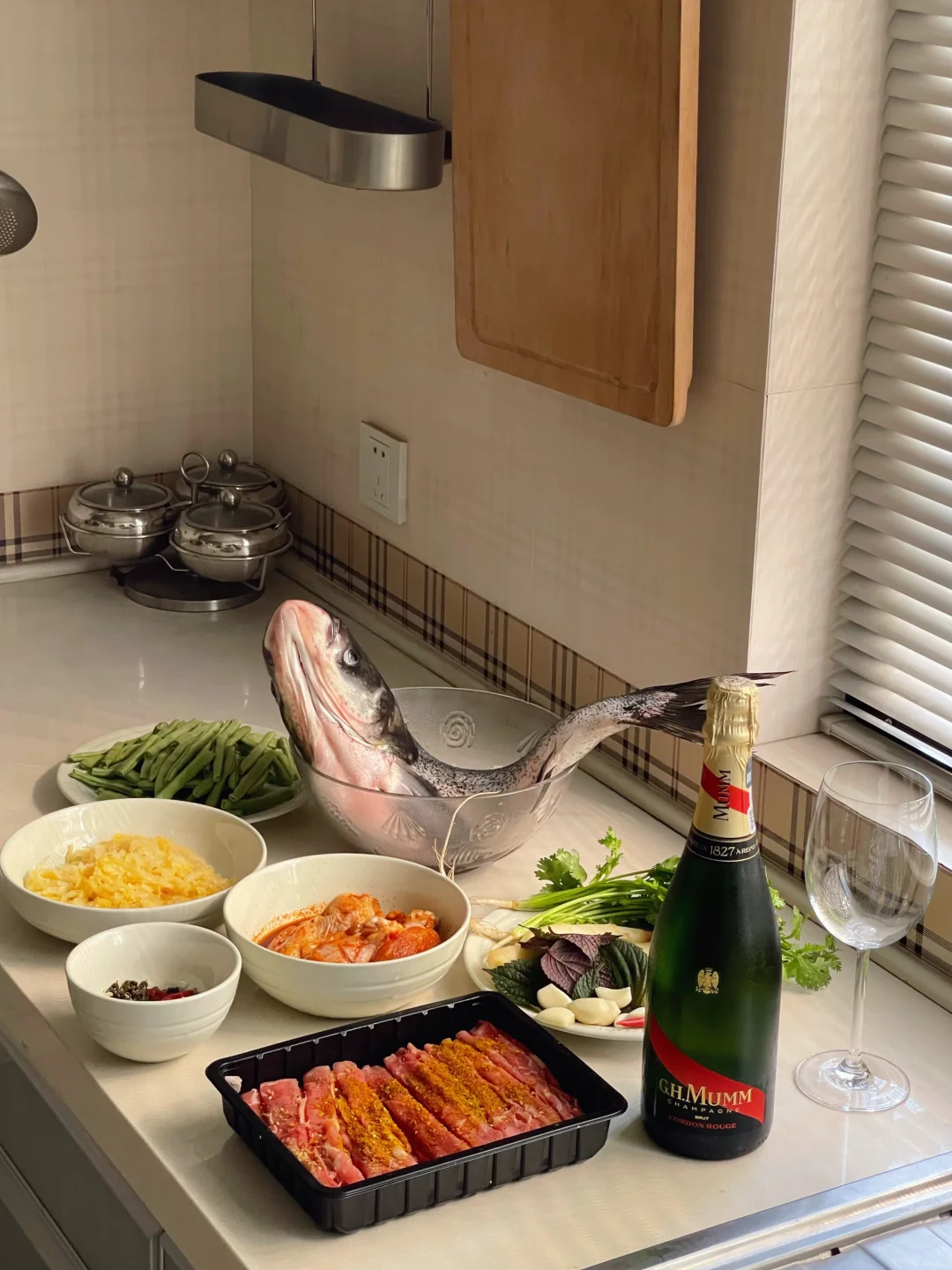 周六，一条大鱼一瓶香槟🍾