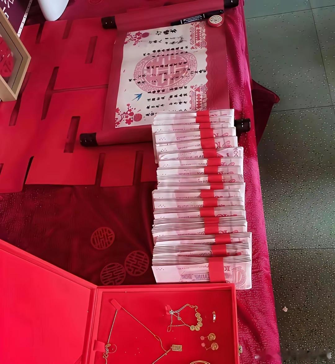 看到这一幕好心酸！父母这样的条件，有必要搞这么隆重的婚礼吗？ ​​​