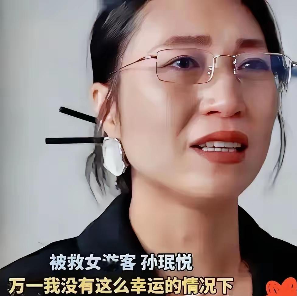浙江金华龙潭大峡谷，38岁的妈妈为给女儿拍照，脚底打滑，从20米高的悬崖砸进深潭