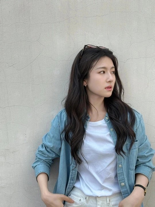 李兰迪谈与刘昊然合作感受李兰迪谈起与刘昊然的合作时，满是暖心的夸赞，二人作为同门