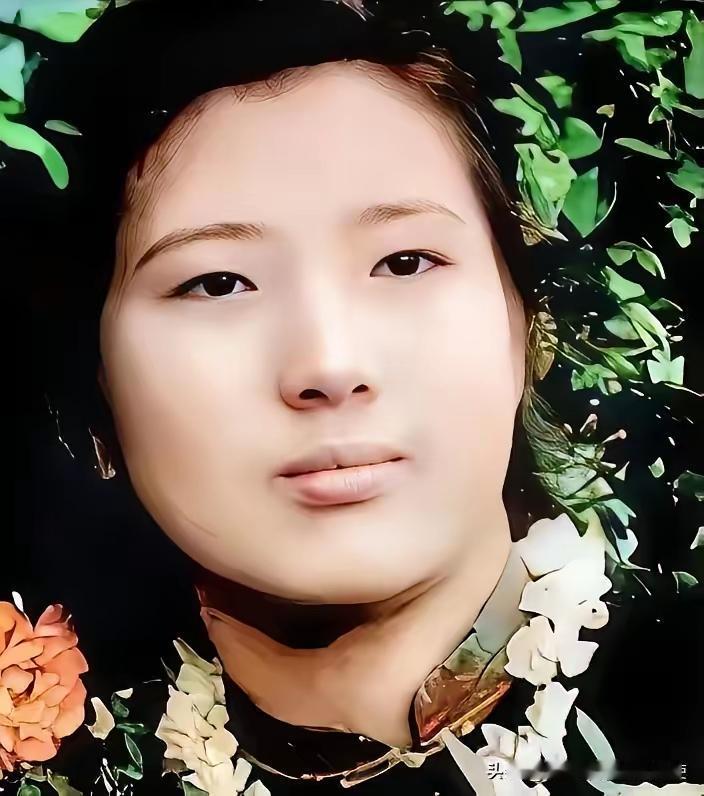 武汉才女连夜逃新疆，父母怒断关系，5年后带一瓜回家，全家哭成泪人
 
1955年