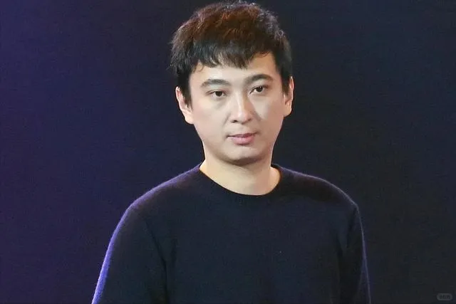 王思聪伦敦喜当爹？网红懒懒小腹微凸！