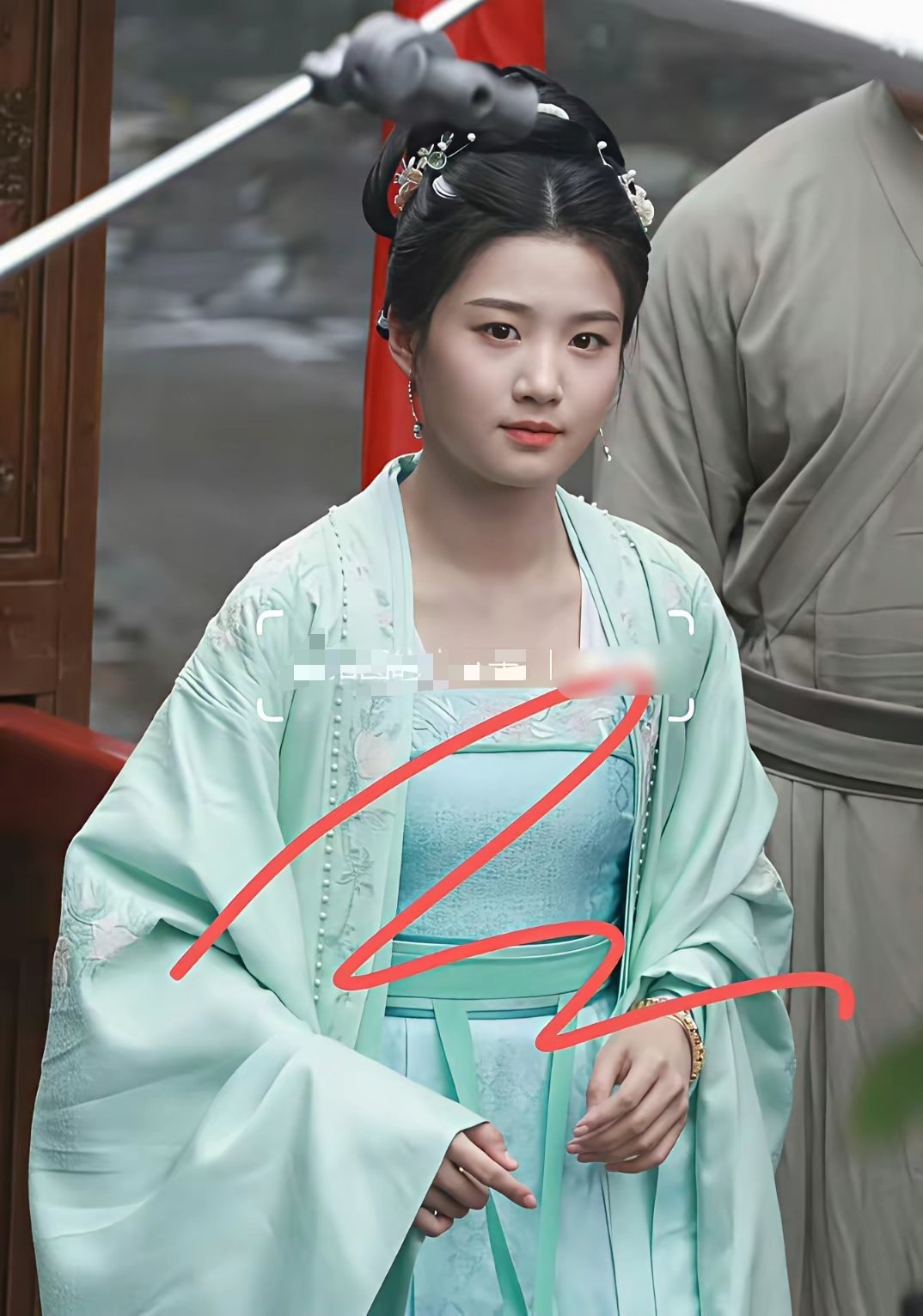 女人还是要瘦啊，女明星更是如此，卢昱晓就是很好的例子。卢昱晓刚入行时约 55公斤