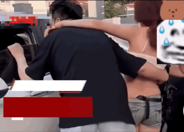 北京，年轻女子喝得烂醉如泥，被两名男性朋友搀扶上网约车。一名男子挽着女子的胳膊，