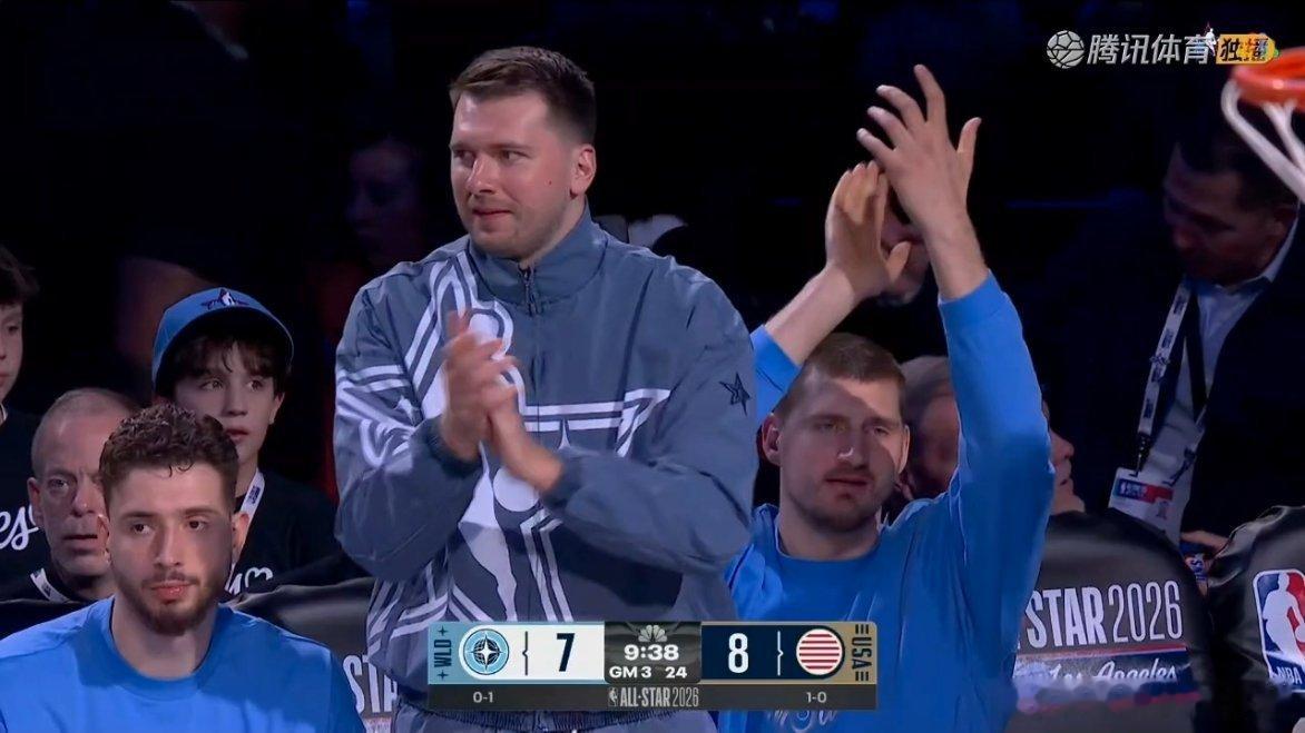 大小胖今年全明星表现：东契奇上场5分钟，2分2助，3中1约基奇上场5分钟，0分2