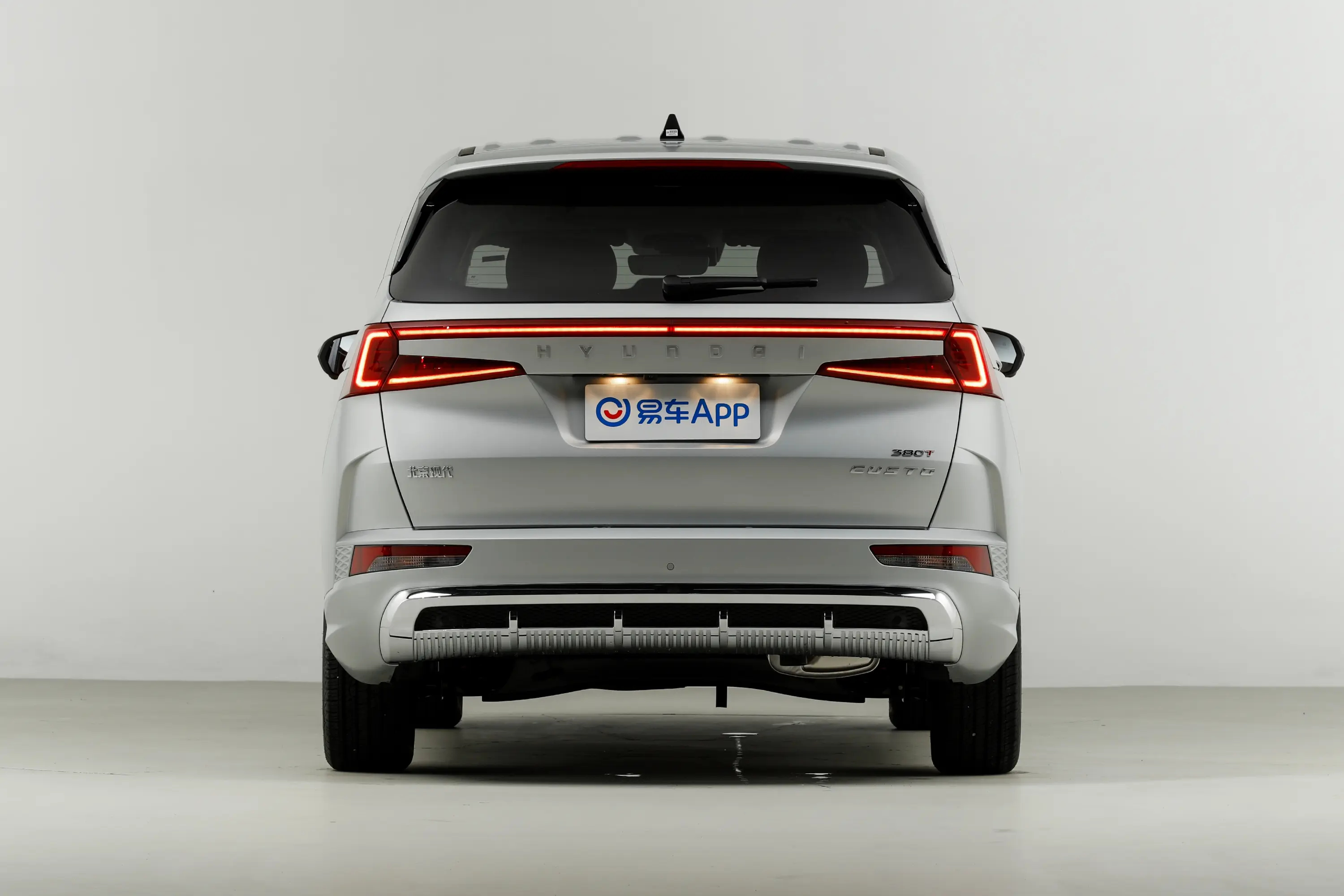 刚才在路上被一辆车加塞，脑子里脏话都酝酿好了才发现，原来人家是有打转向灯的，我没