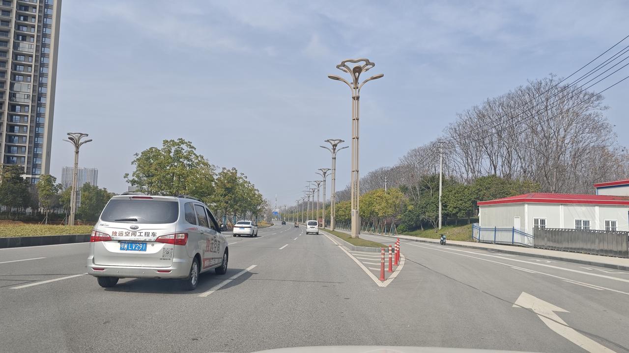 黄陂守着天河机场，基建却输给了葛店？问题出在“朋友圈”
上个月去了趟葛店，马路修