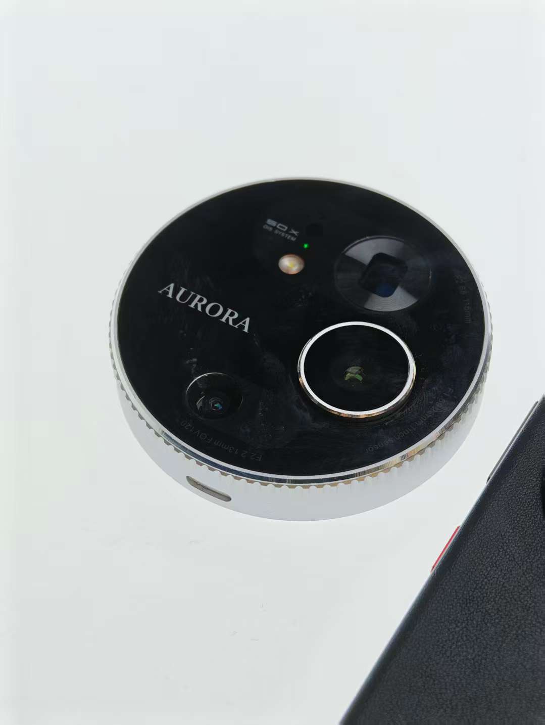 追觅手机上手现场体验了一下 AURORA NEX，说几点实际感受1、手机用了磁吸