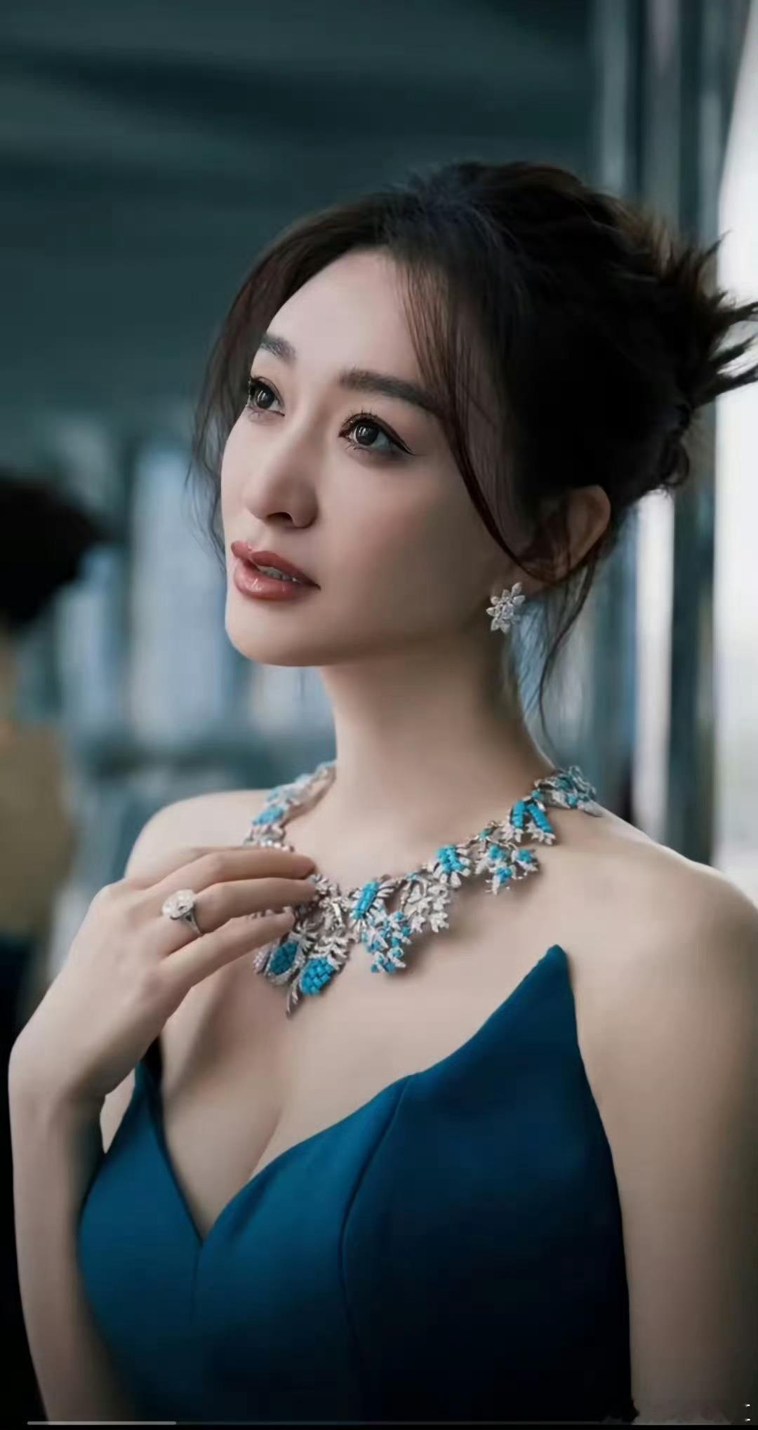 嗓音细腻满含深情，李小冉唱花火句句催泪，治愈又好哭💗李小冉唱花火我一直在哭李小