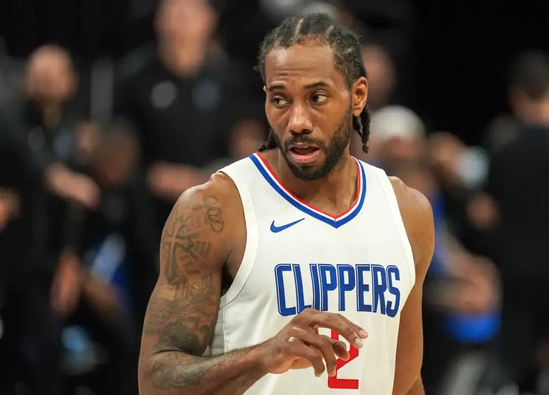 这是魔咒吗，马上要打季后赛了，小卡又受伤了，快船一轮游？
第一，快船官宣，小卡因