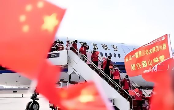 民进党现在估计脸都绿了，他们怎么也不会想到，才刚说完台胞证没用，中东战火一起，这