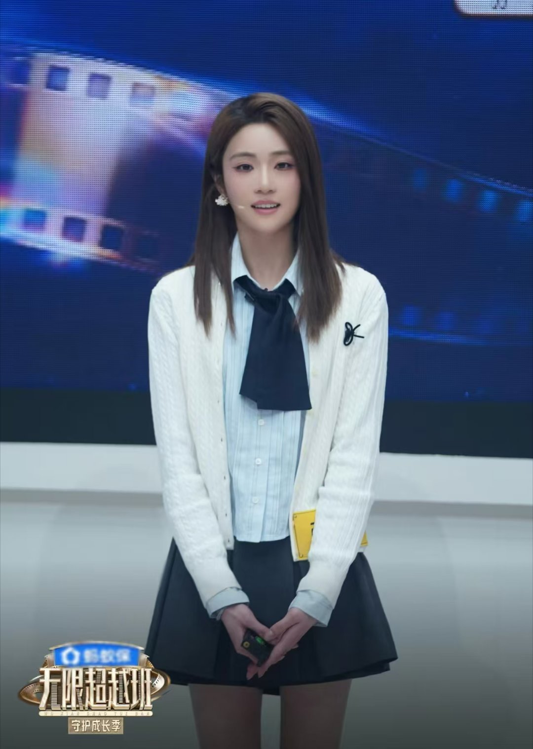 凯丽女儿张可盈回应网友高要求 张凯丽的女儿这个身份，是光环也是放大镜。张可盈能说