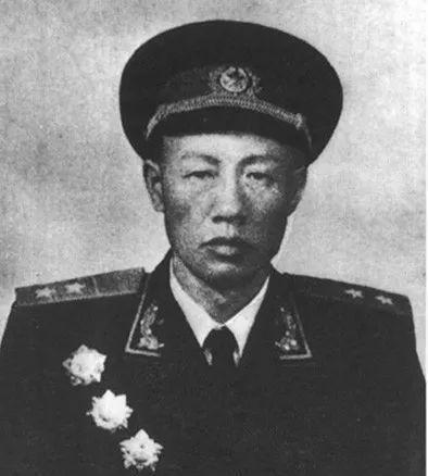 开国中将曾在日军严密包围下单骑突围，并成功指挥防空作战多次击落美军飞机
1940
