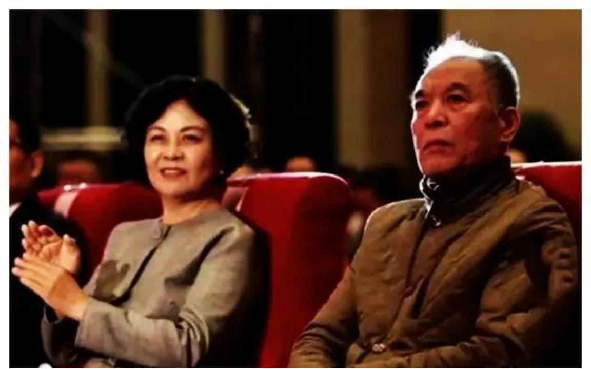 1981年，梁晓声经人介绍与北京姑娘焦丹相亲，谁知一见面梁晓声就对焦丹说：“我每