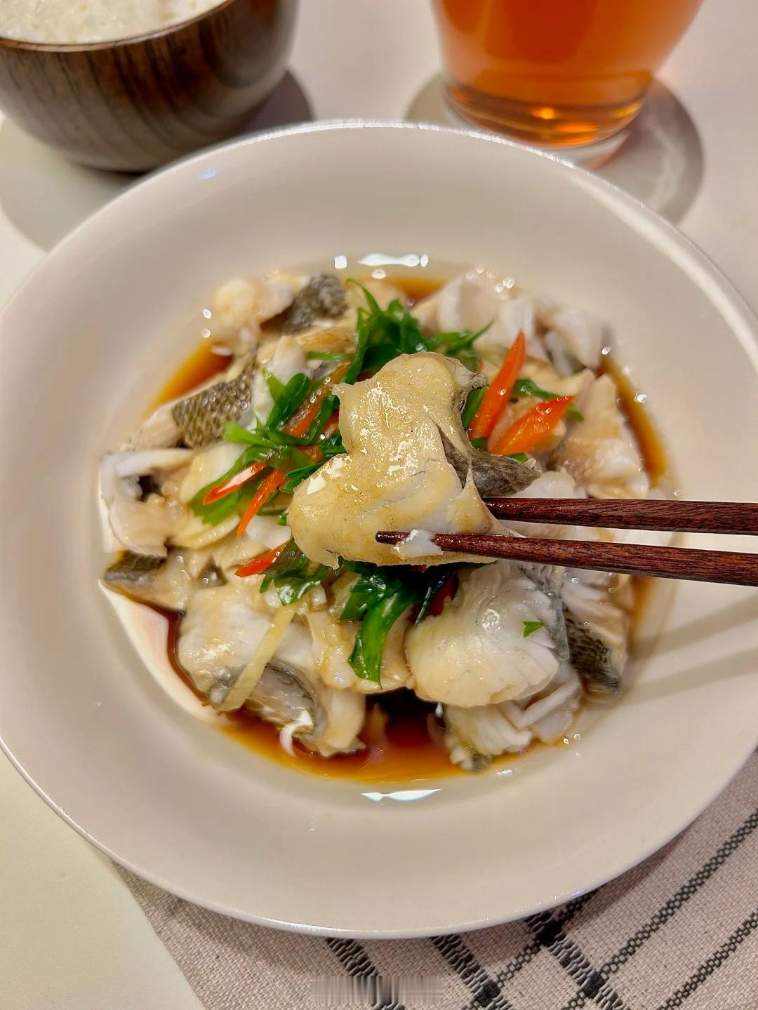 葱油鱼片鲜嫩低脂 清淡饮食葱油鱼片刚好符合。怎么样？ ​​​